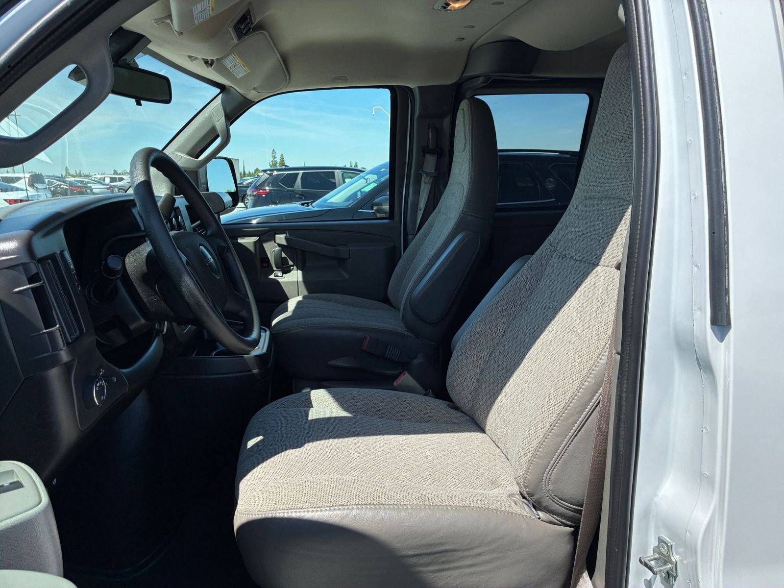 Used 2025 GMC Savana 3500 LT w/ LT Preferred Equipment Group RWD image 23