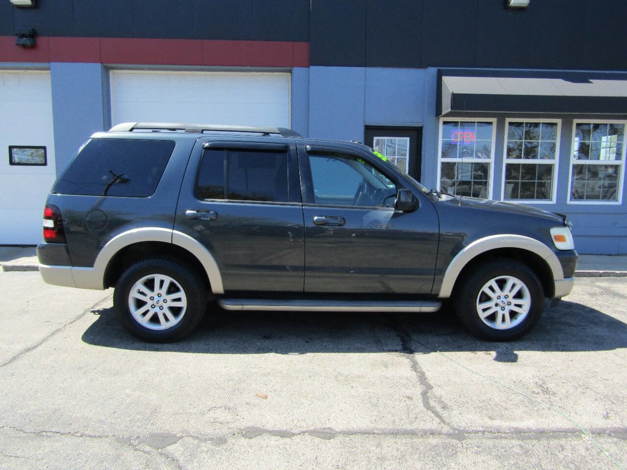 Used 2009 Ford Explorer Eddie Bauer image 8