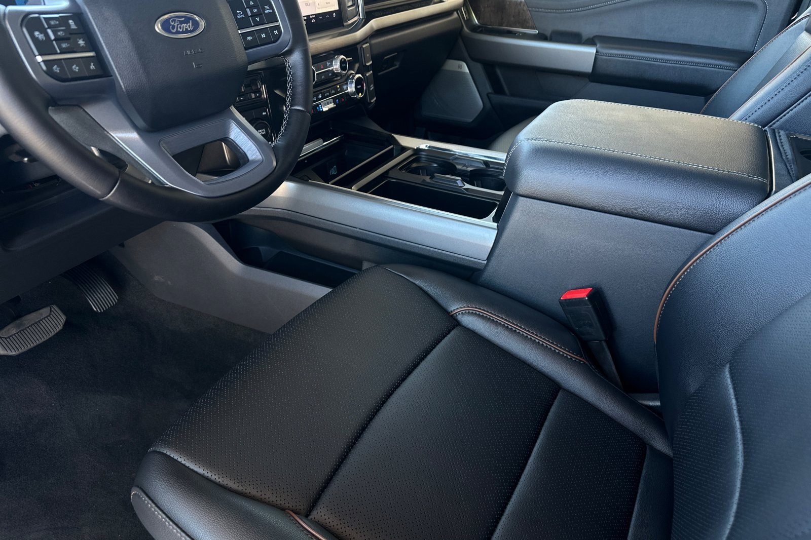 New 2025 Ford F250 Lariat w/ Lariat Ultimate Package image 10