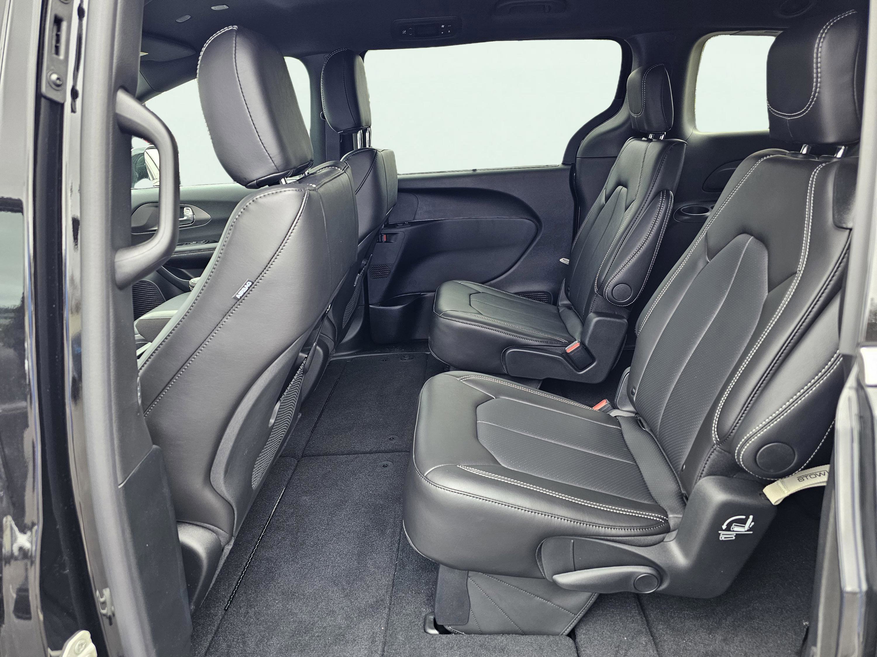 New 2026 Chrysler Pacifica Select image 30