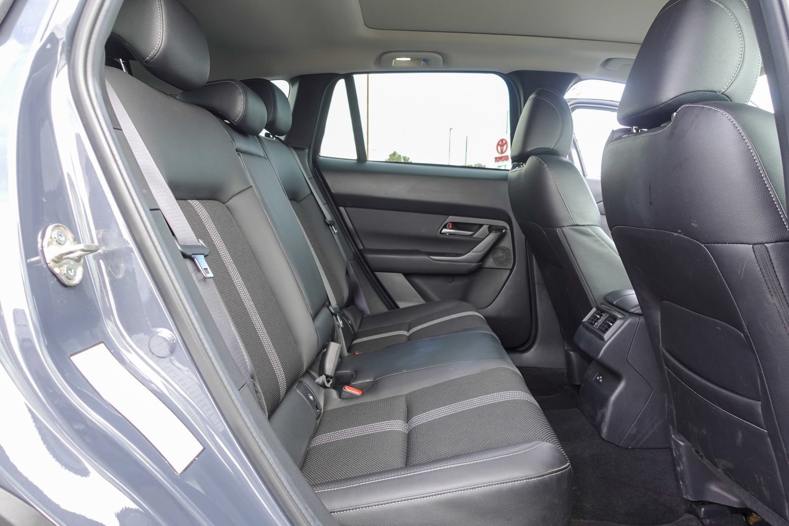 Used 2025 MAZDA CX-50 AWD 2.5 S w/ Premium Package image 16