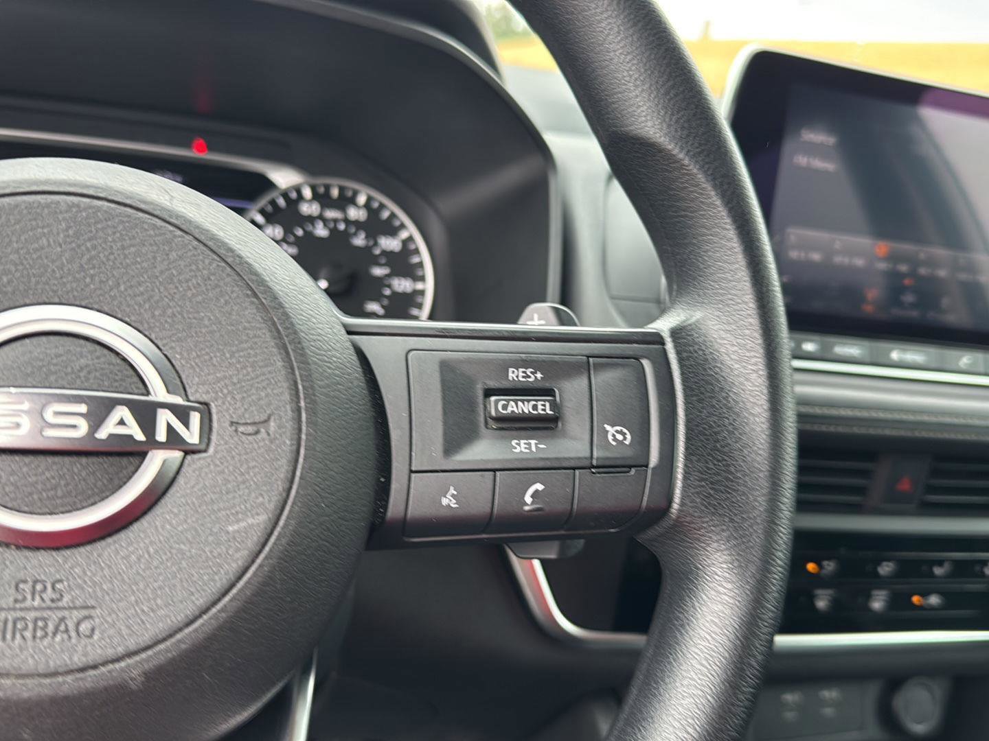 Used 2024 Nissan Rogue S image 19