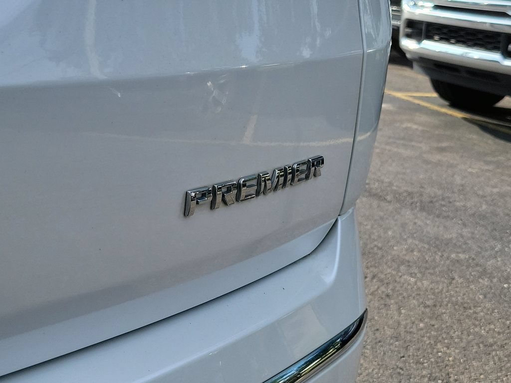 Used 2023 Chevrolet Traverse Premier FWD image 12