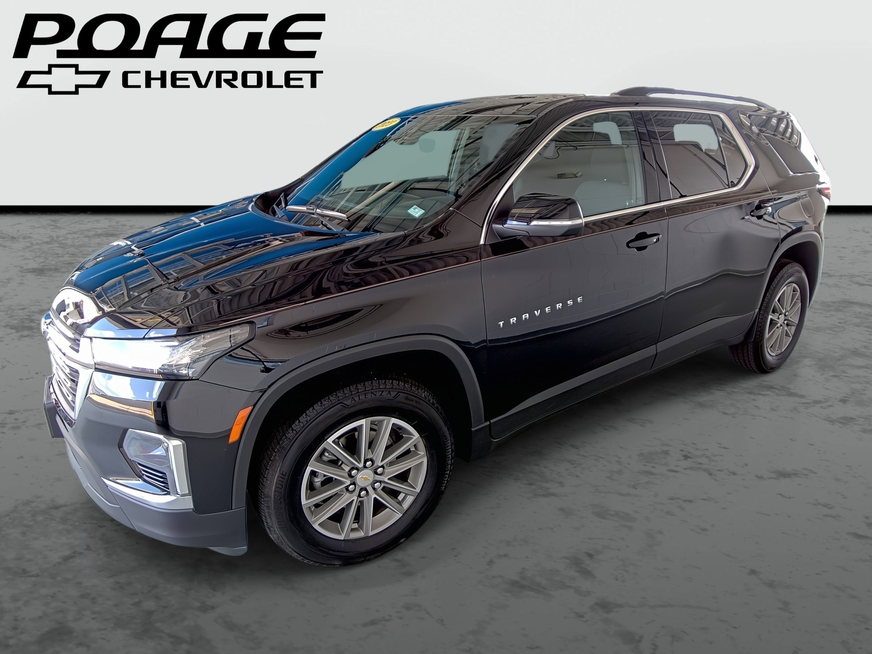 Used 2023 Chevrolet Traverse LT image 1