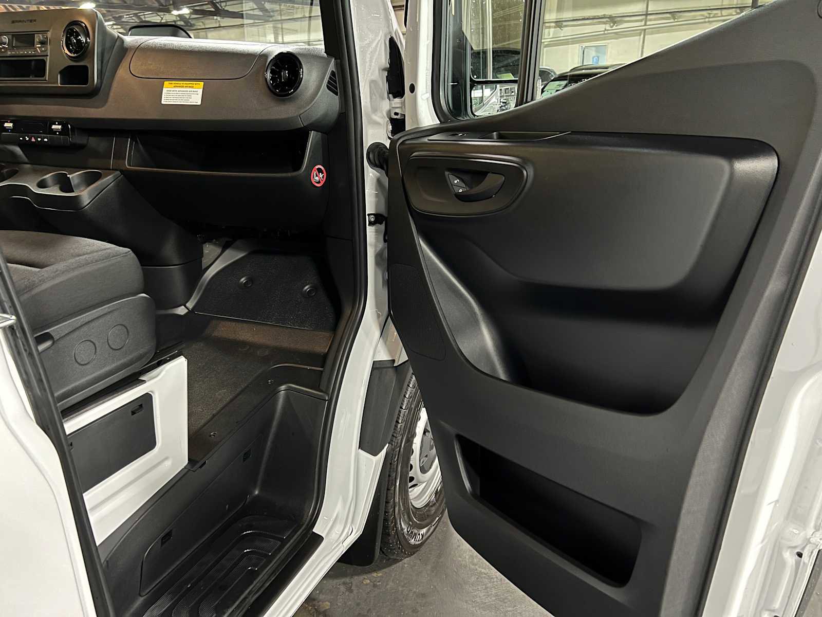 Used 2025 Mercedes-Benz Sprinter 2500 image 10