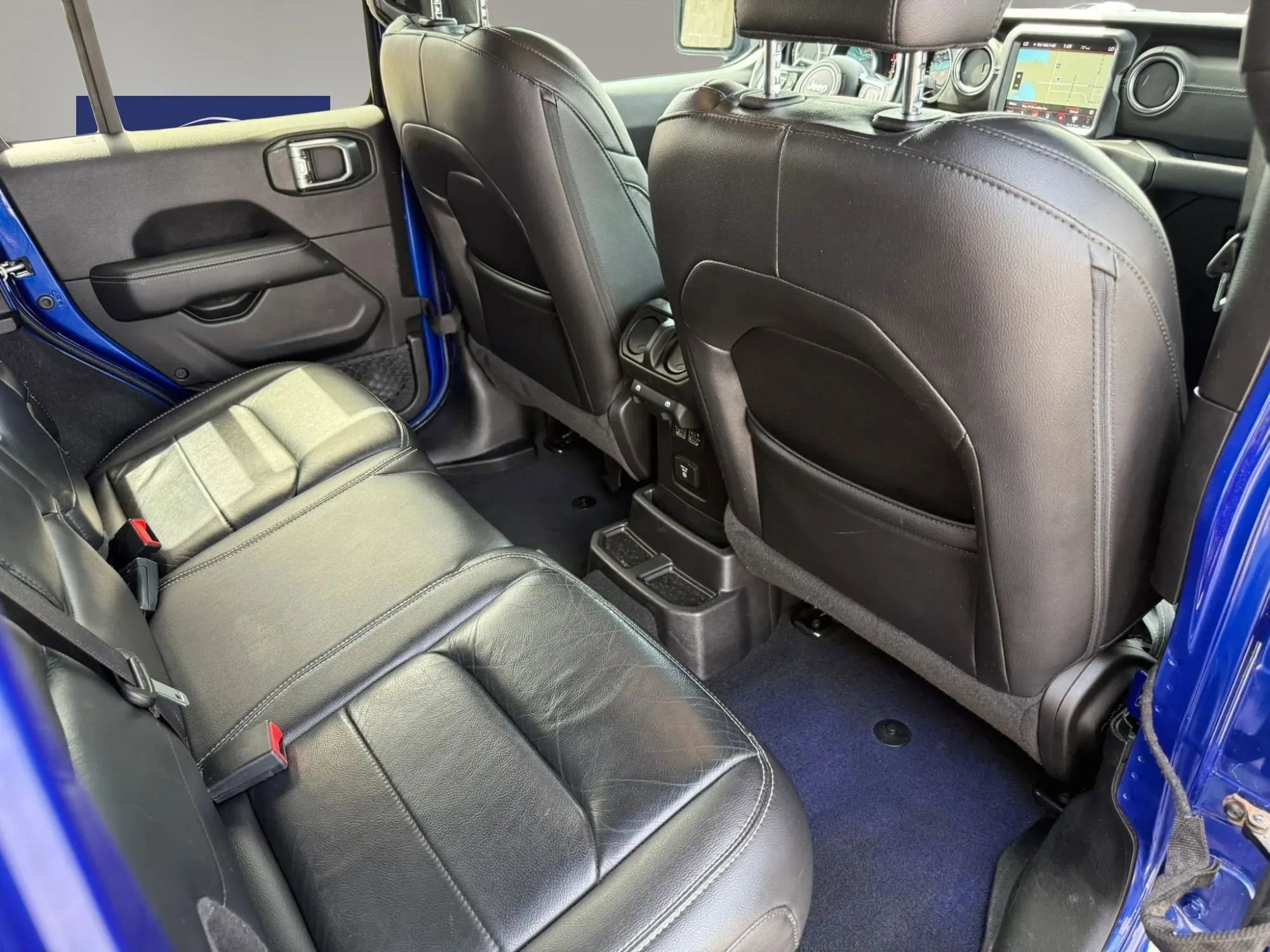 Used 2019 Jeep Wrangler Unlimited Sahara image 35