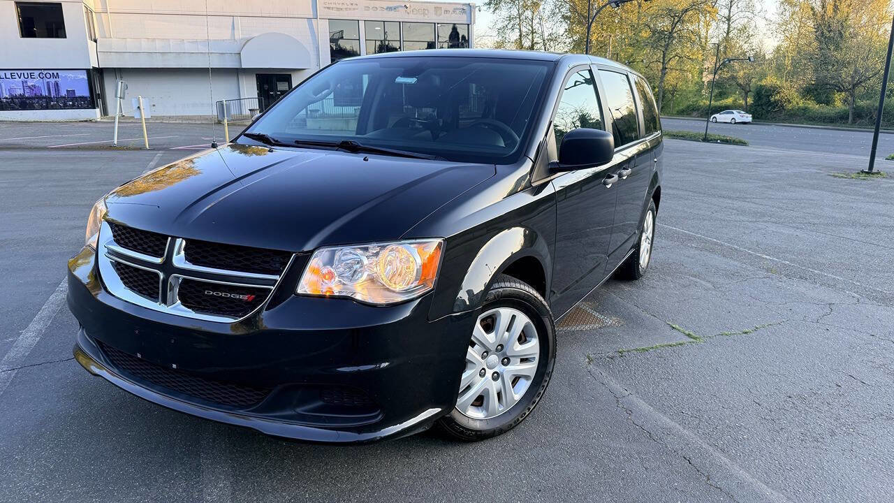 Used 2019 Dodge Grand Caravan SE FWD image 3