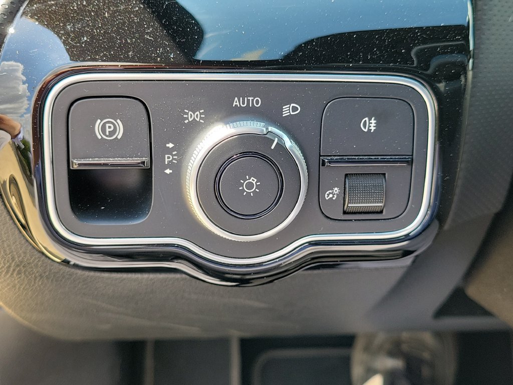 Used 2025 Mercedes-Benz CLA 250 4MATIC image 32