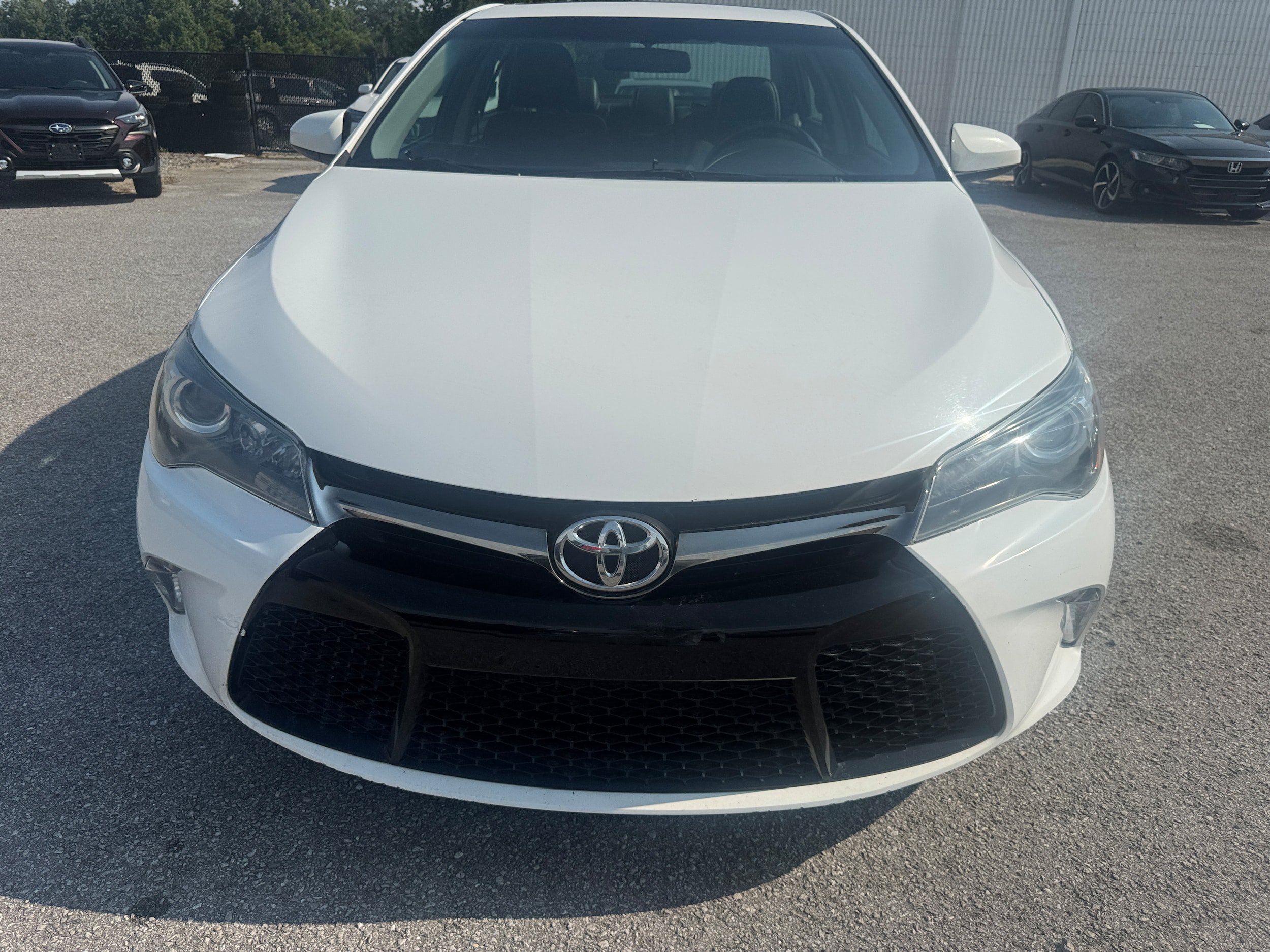 Used 2016 Toyota Camry SE w/ Moonroof Package FWD image 3