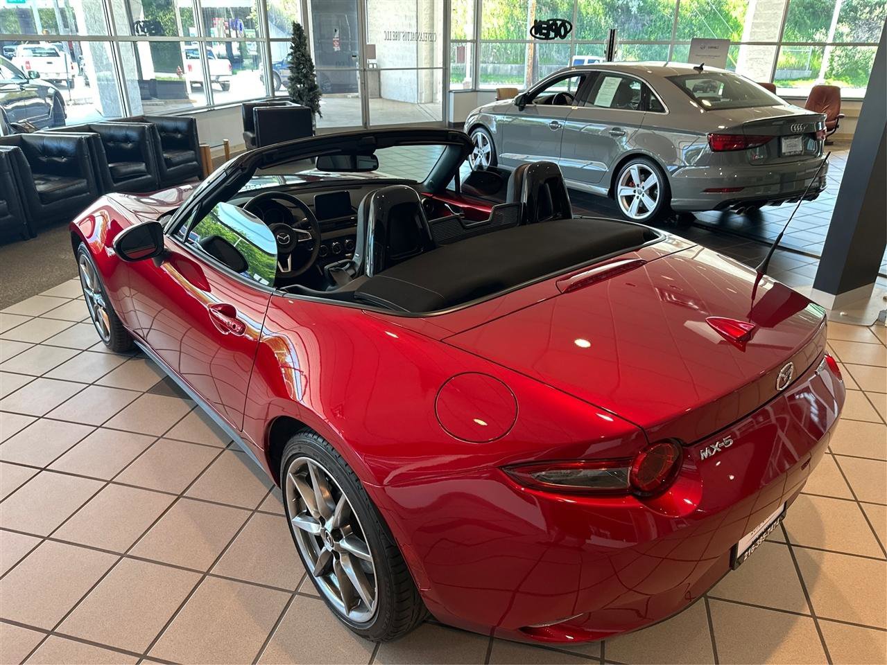 Used 2022 MAZDA MX-5 Miata Grand Touring RWD image 11