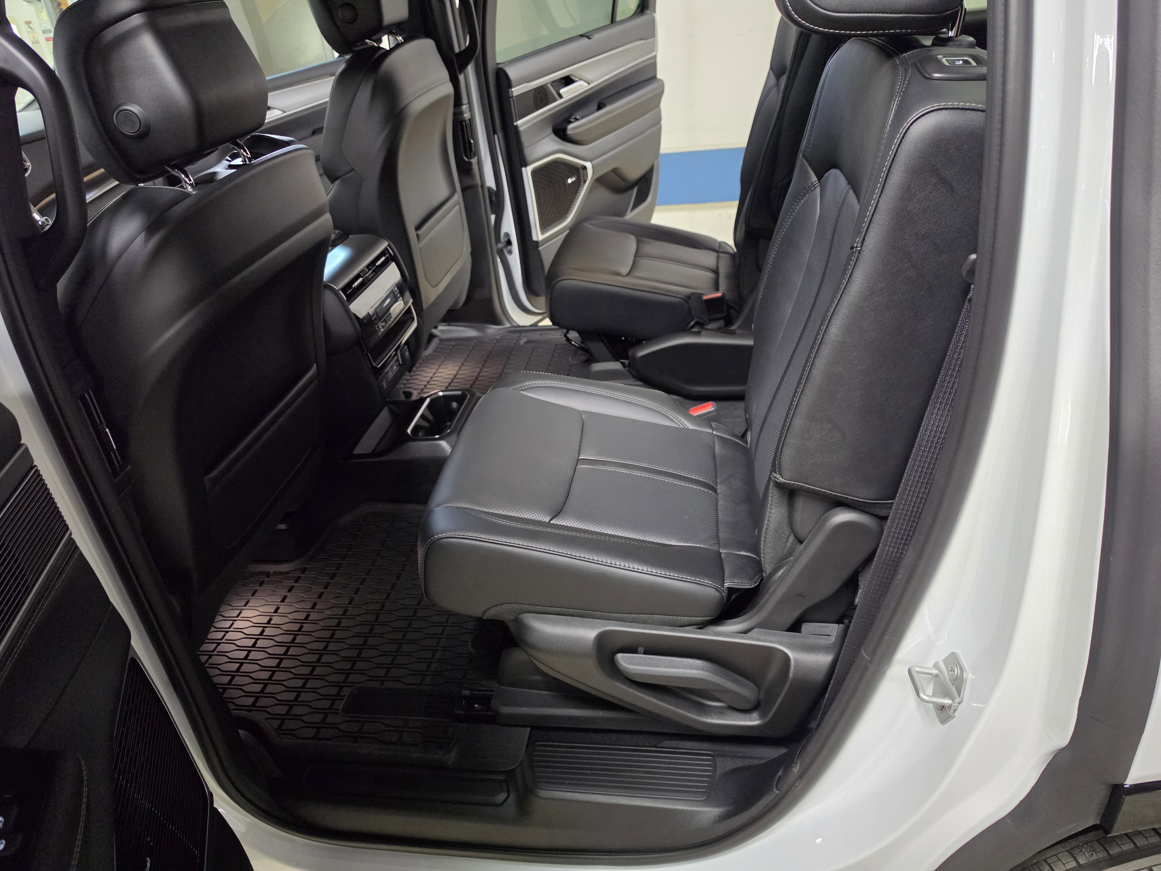 New 2026 Jeep Grand Wagoneer Limited AWD/4WD image 14