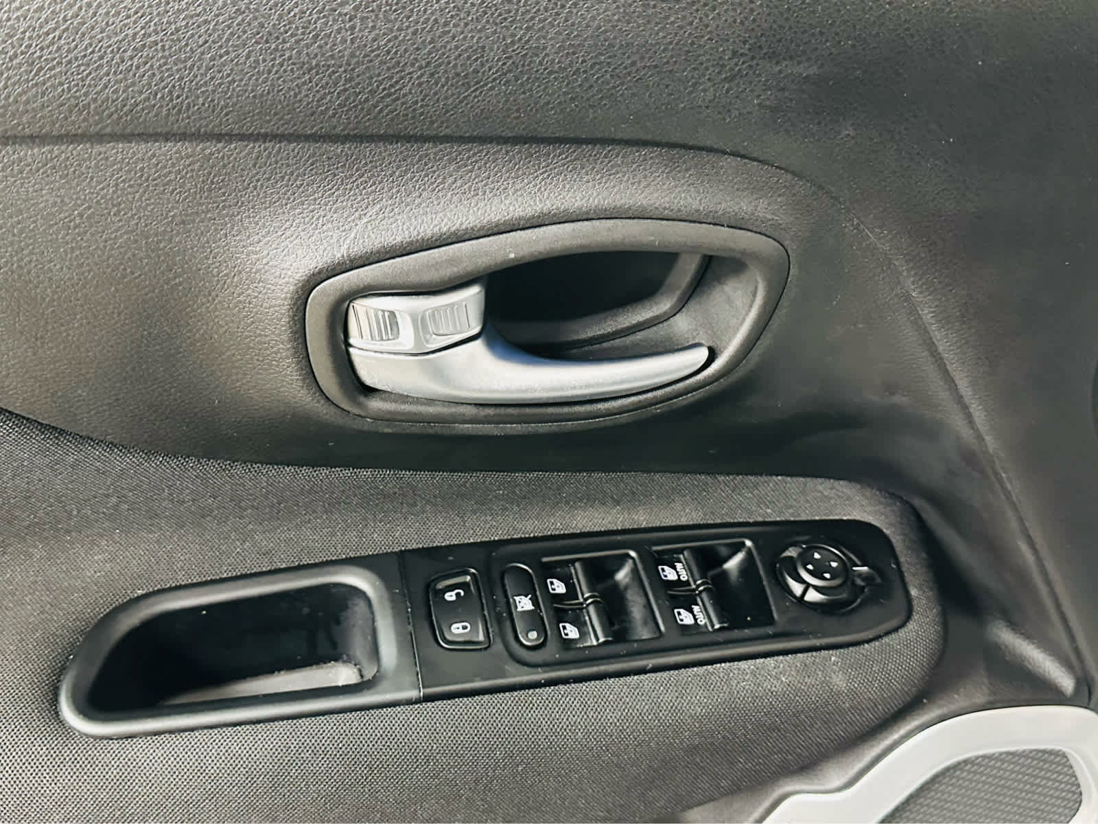 Certified 2021 Jeep Renegade Latitude AWD/4WD image 19