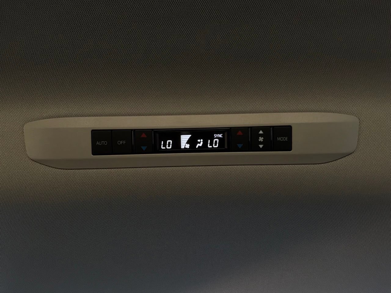 Used 2026 Toyota Sienna XLE FWD image 14