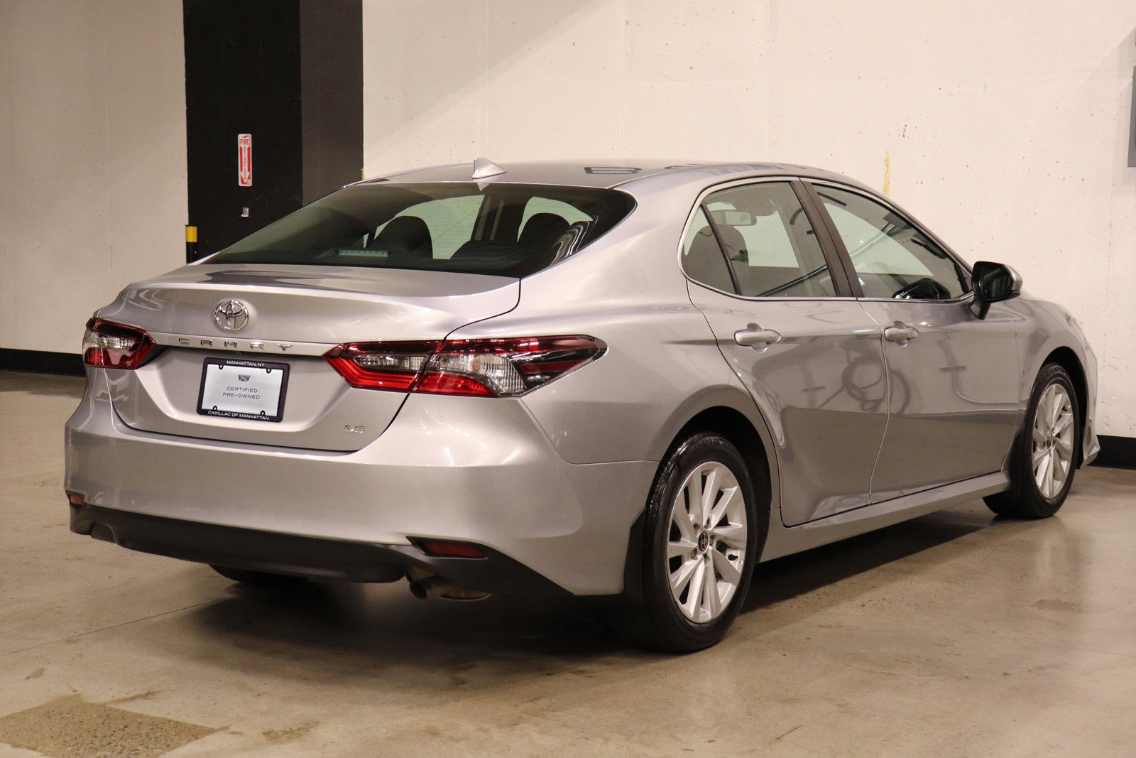 Used 2022 Toyota Camry LE image 5