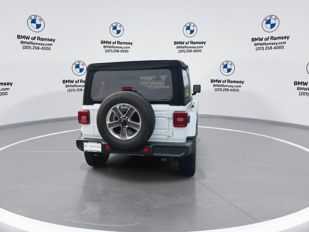Used 2018 Jeep Wrangler Unlimited Sahara AWD/4WD image 7
