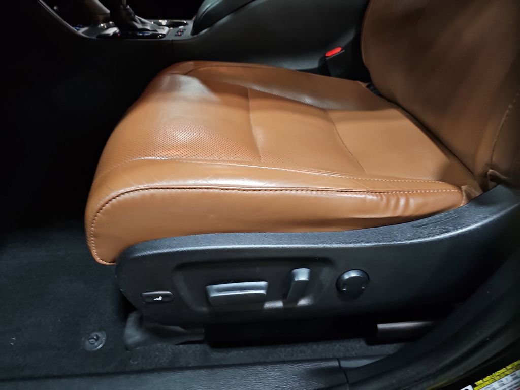 Used 2019 Toyota Highlander Limited AWD/4WD image 18