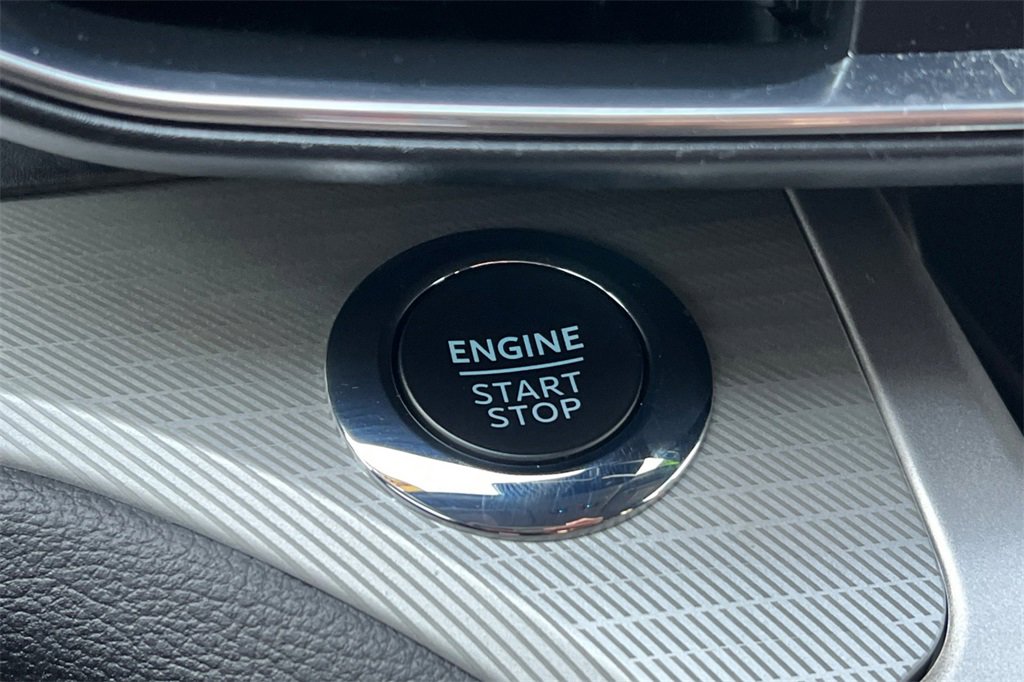 Used 2022 Ford Explorer XLT w/ Equipment Group 202A image 29