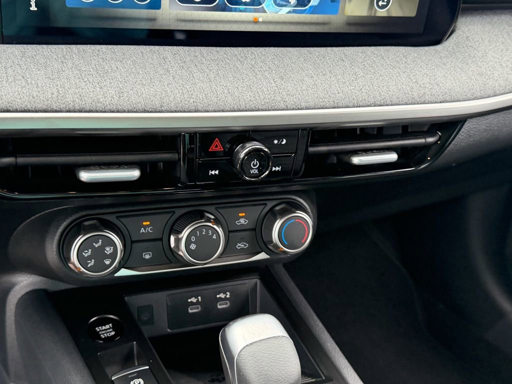 Certified 2025 Nissan Kicks SV FWD image 19