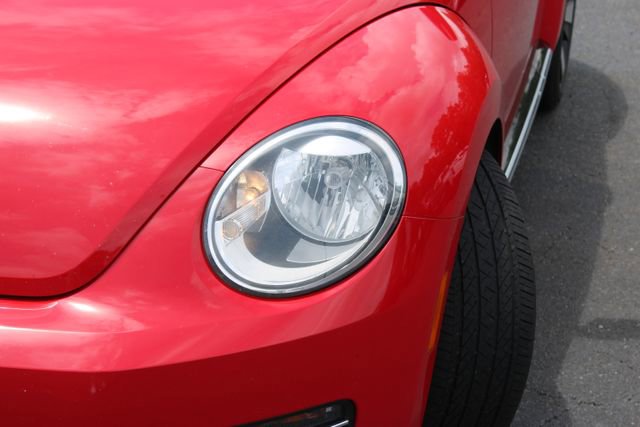 Used 2013 Volkswagen Beetle Turbo 60's Edition FWD image 17