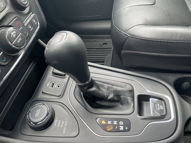 Used 2021 Jeep Cherokee Latitude Lux w/ Comfort/Convenience Group image 19