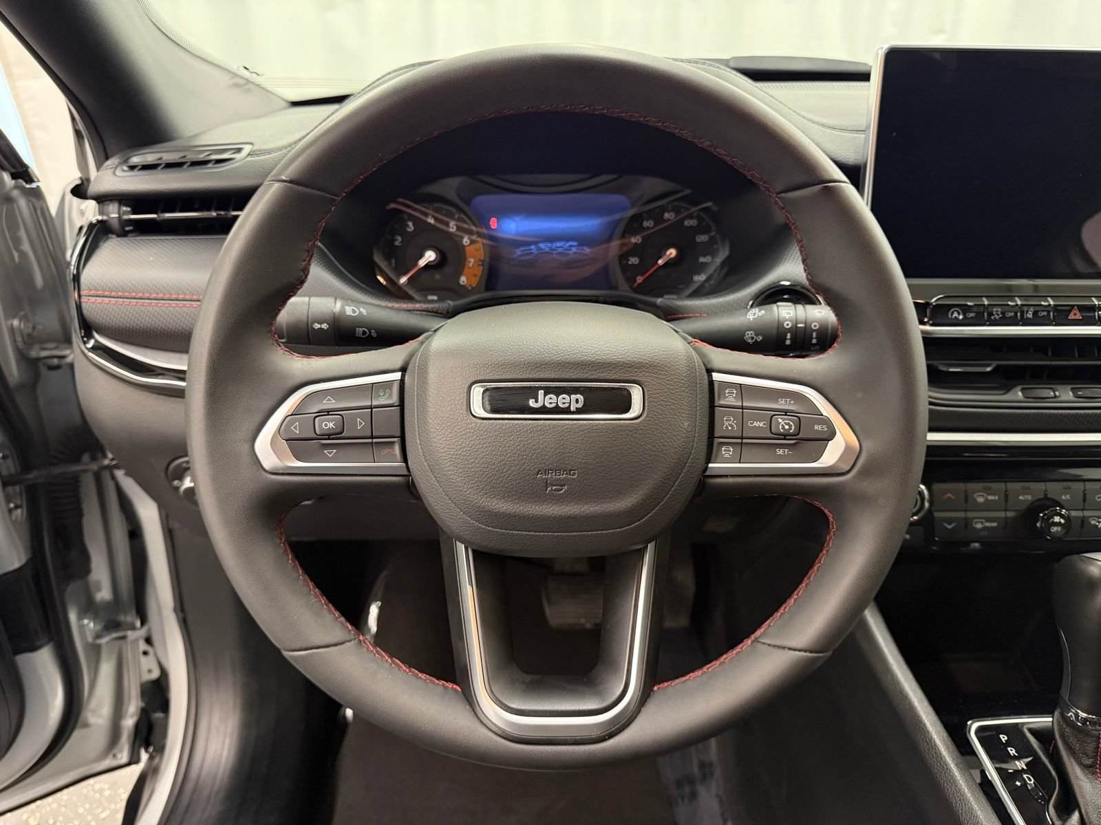 Used 2025 Jeep Compass Trailhawk AWD/4WD image 12