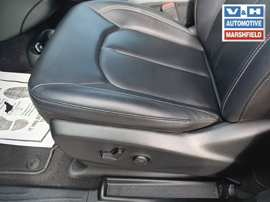 Used 2025 Chrysler Pacifica Select FWD image 19
