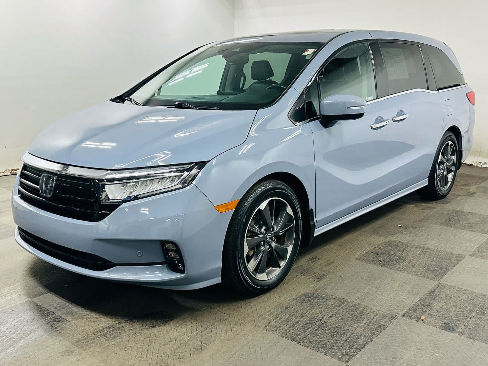 Used 2023 Honda Odyssey Elite image 3