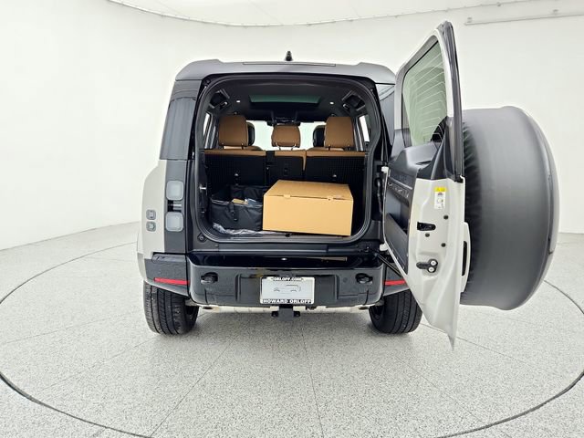 New 2026 Land Rover Defender 110 X-Dynamic SE image 19