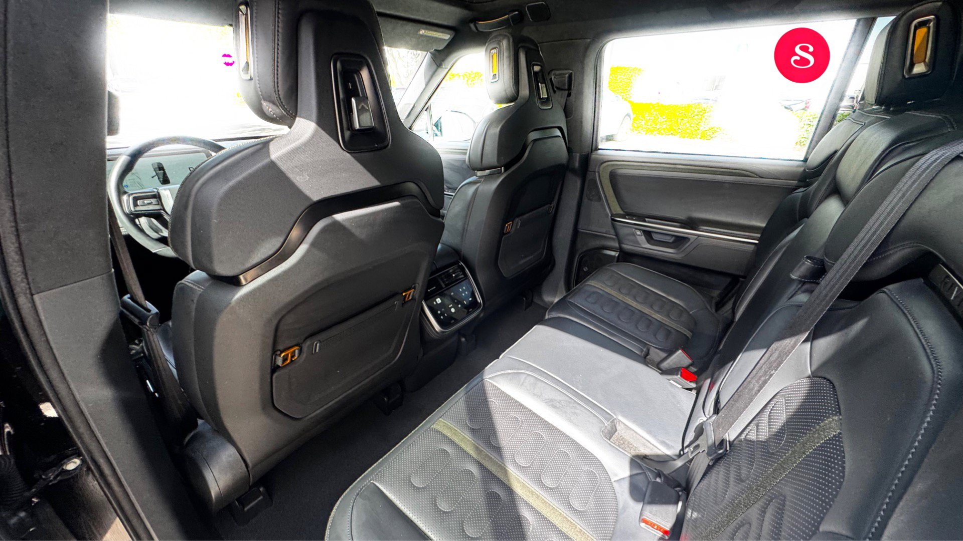 Used 2025 Rivian R1S Adventure AWD/4WD image 22