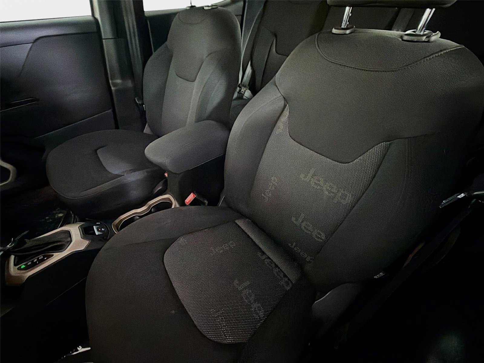 Used 2015 Jeep Renegade Latitude FWD image 11