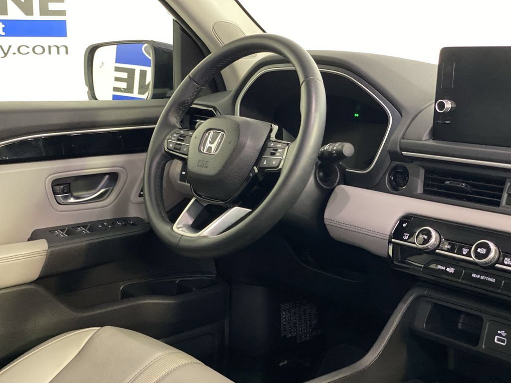Used 2025 Honda Pilot Touring image 14