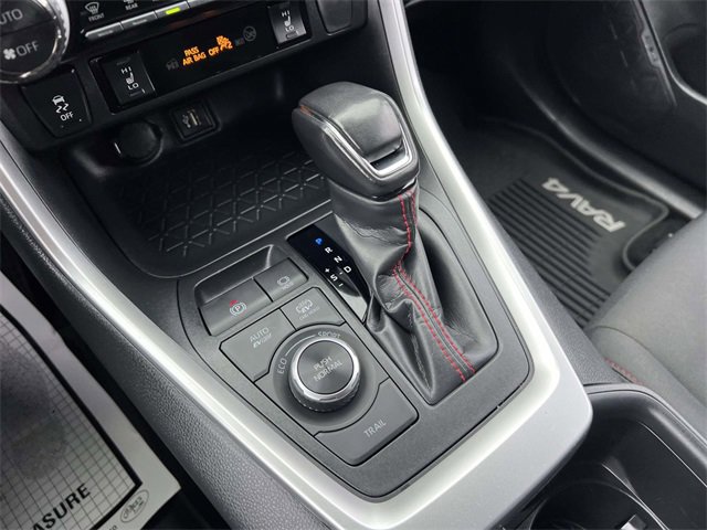 Used 2023 Toyota RAV4 SE image 18