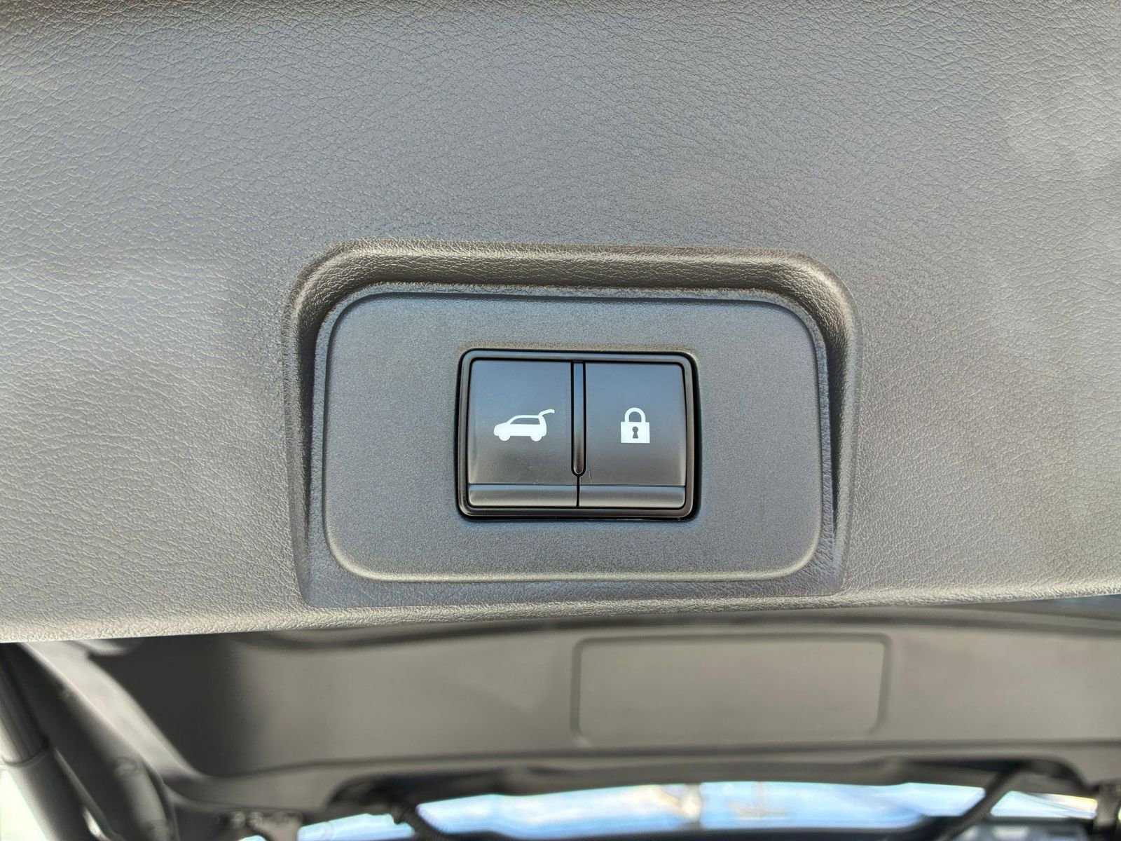 Used 2025 Nissan Rogue SV FWD image 23