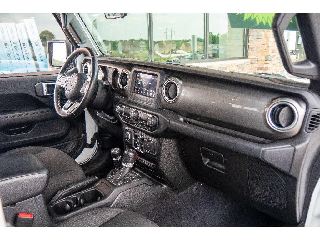 Used 2020 Jeep Gladiator Overland w/ Safety Group AWD/4WD image 14