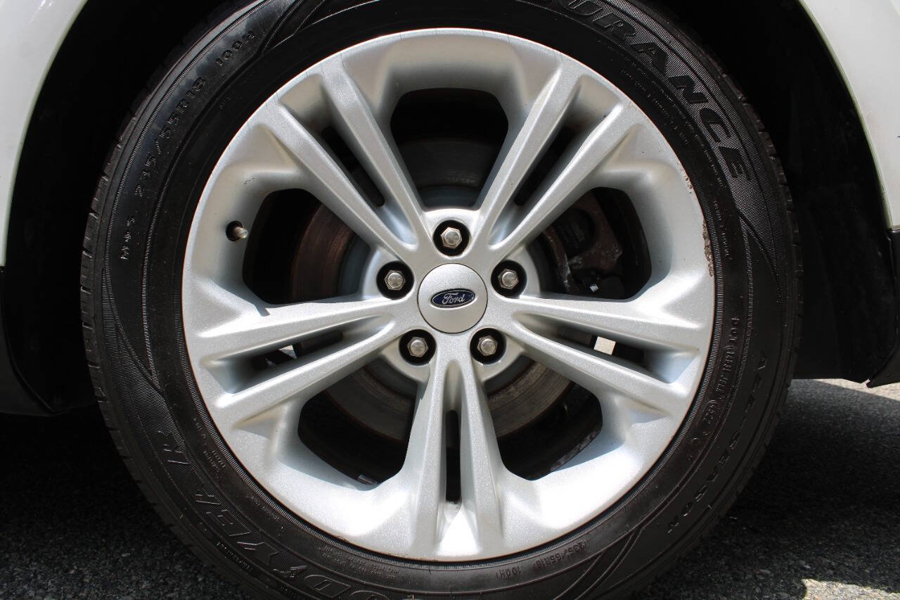 Used 2018 Ford Taurus SE FWD image 19