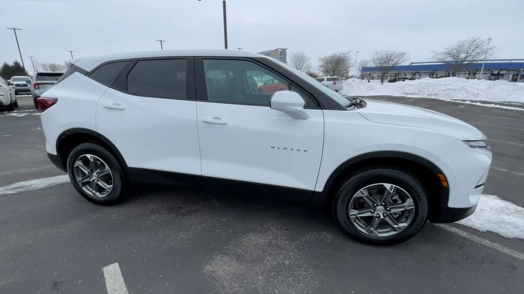 Used 2023 Chevrolet Blazer LT w/ Driver Confidence Package FWD image 3