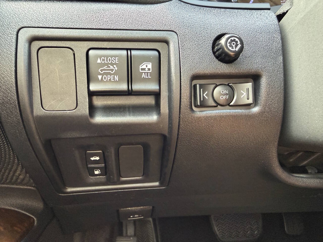 Used 2011 Lexus IS 250C w/ Luxury Pkg RWD image 22