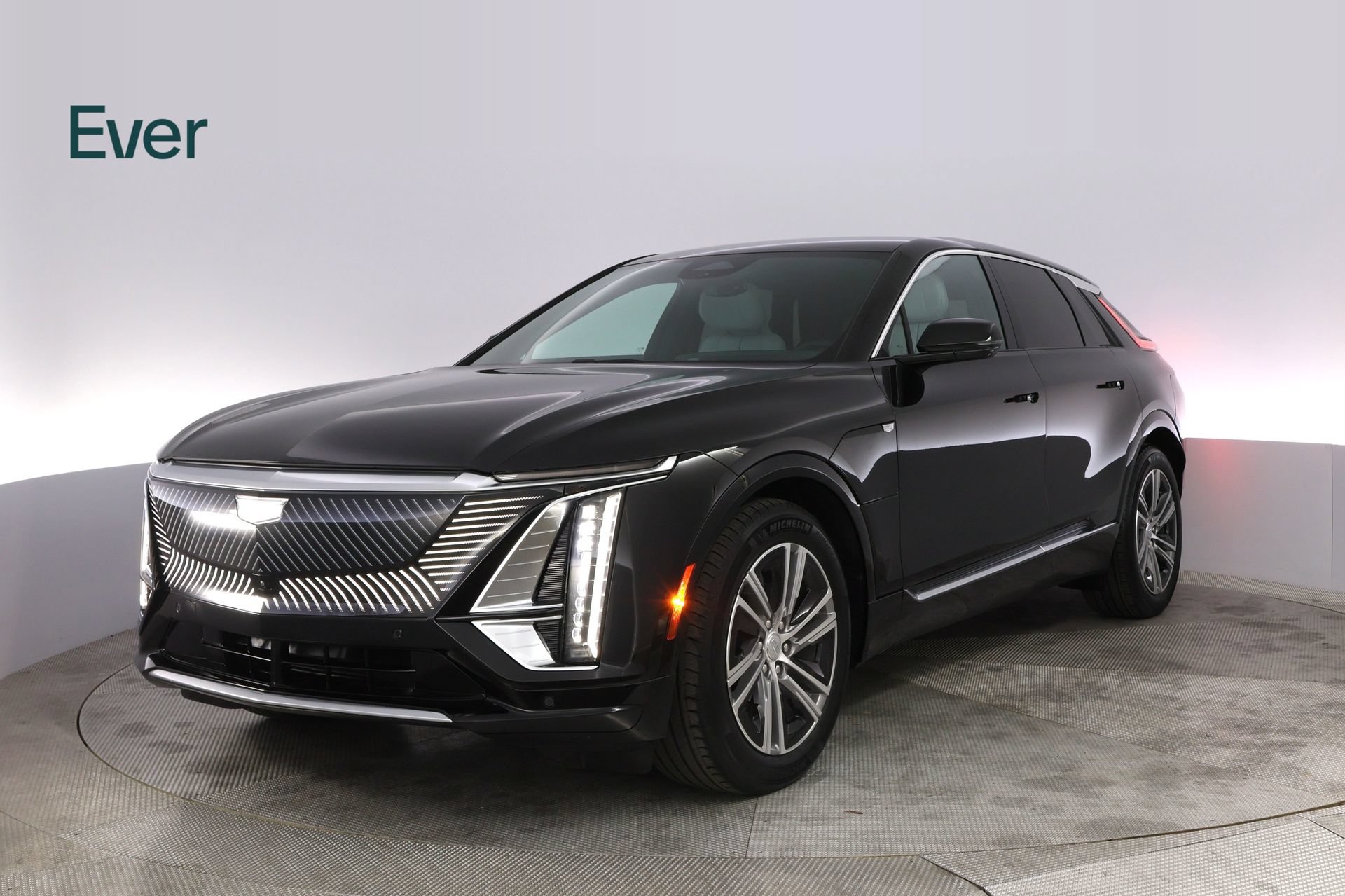 Used 2024 Cadillac Lyriq Luxury AWD/4WD image 2