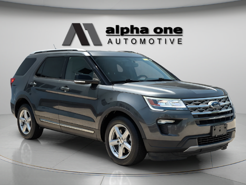 Used 2018 Ford Explorer XLT w/ Equipment Group 201A FWD image 3