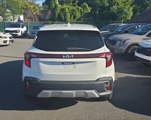 Used 2024 Kia Seltos LX AWD/4WD image 8