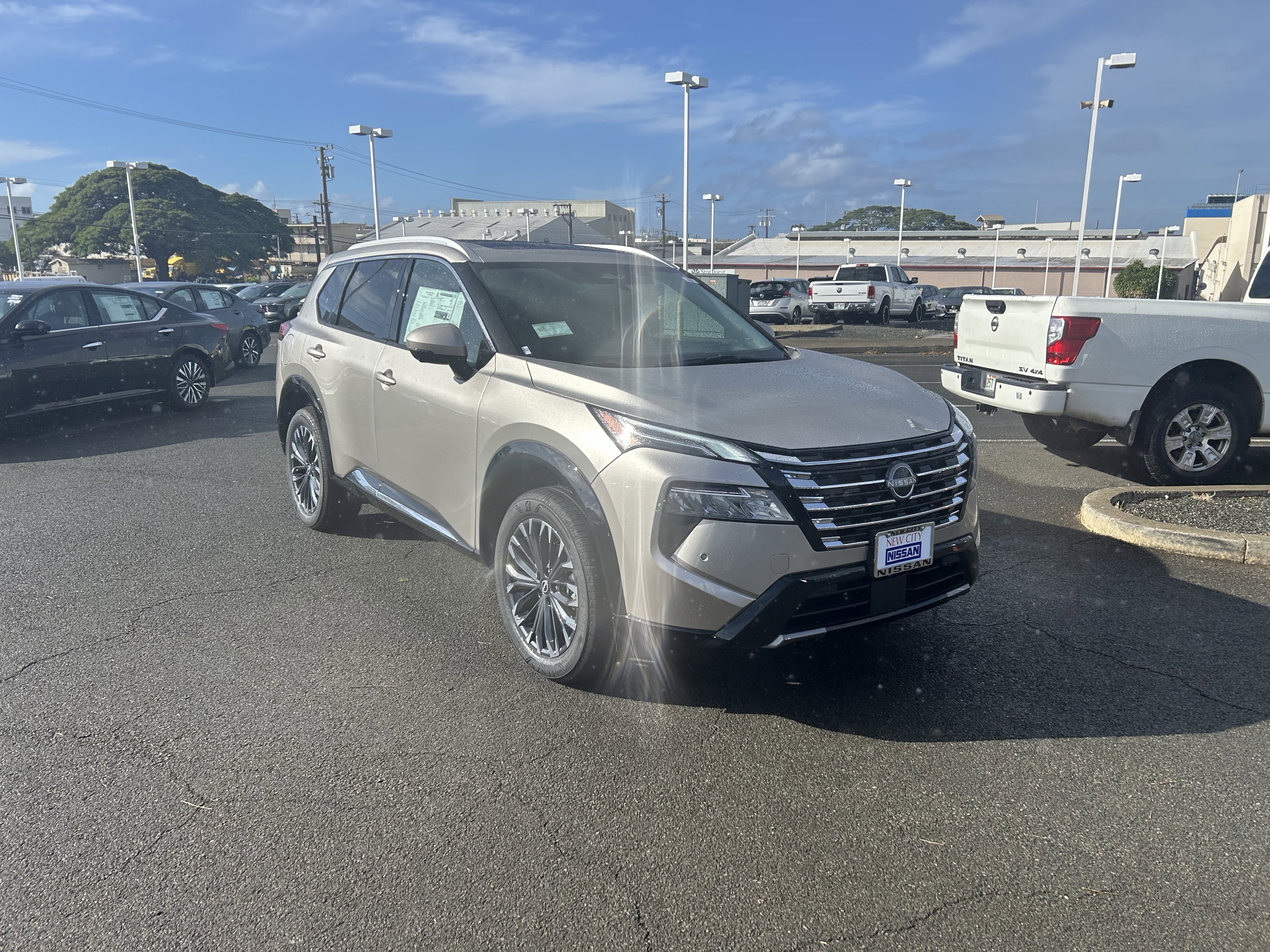 New 2026 Nissan Rogue Platinum image 2