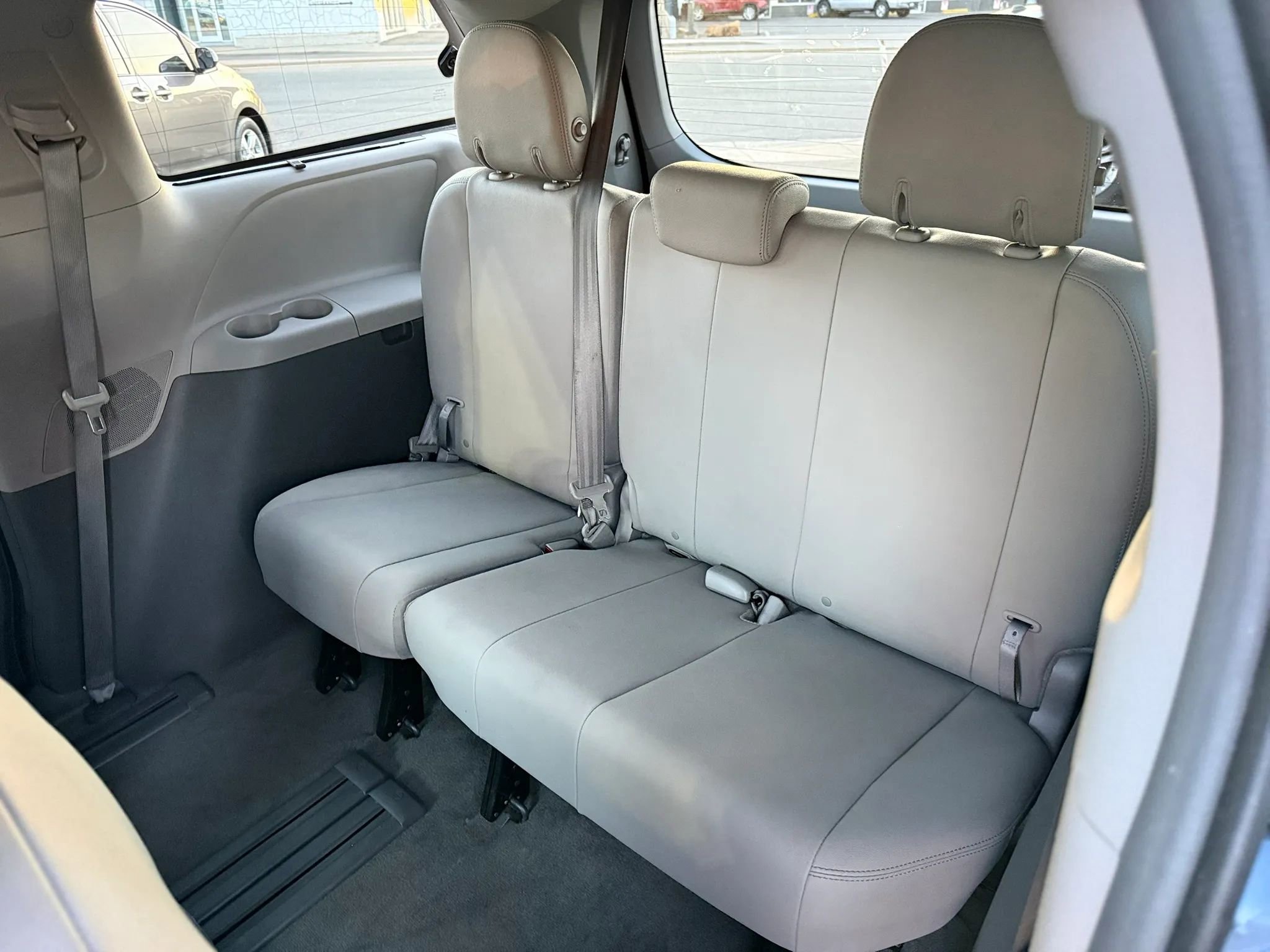 Used 2017 Toyota Sienna XLE w/ XLE Navigation Package FWD image 17