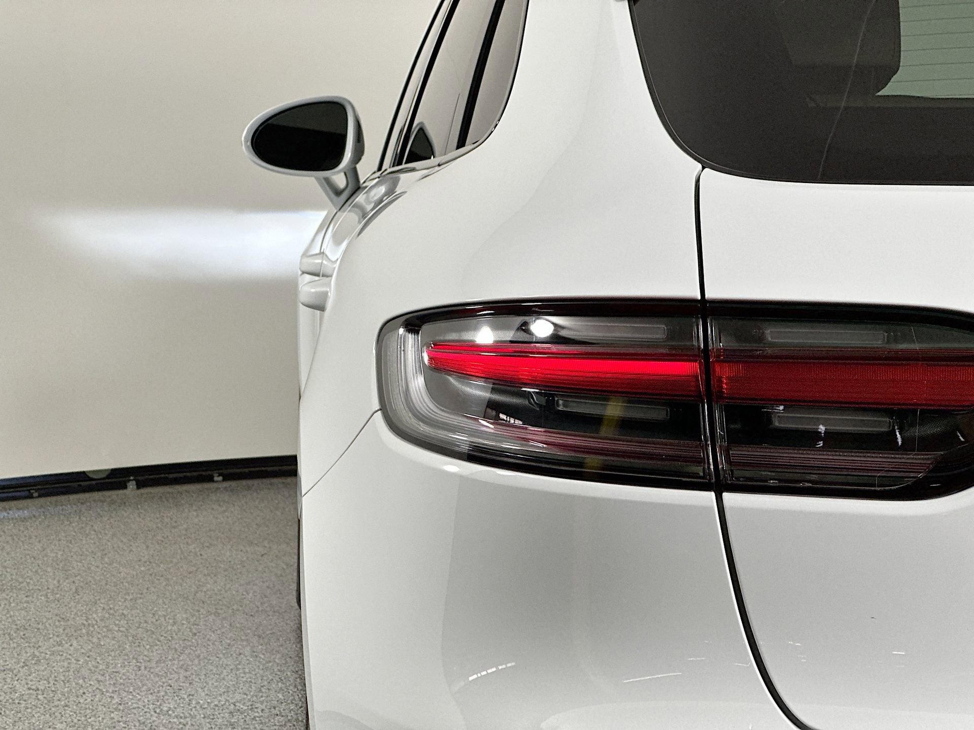 Certified 2022 Porsche Macan image 16