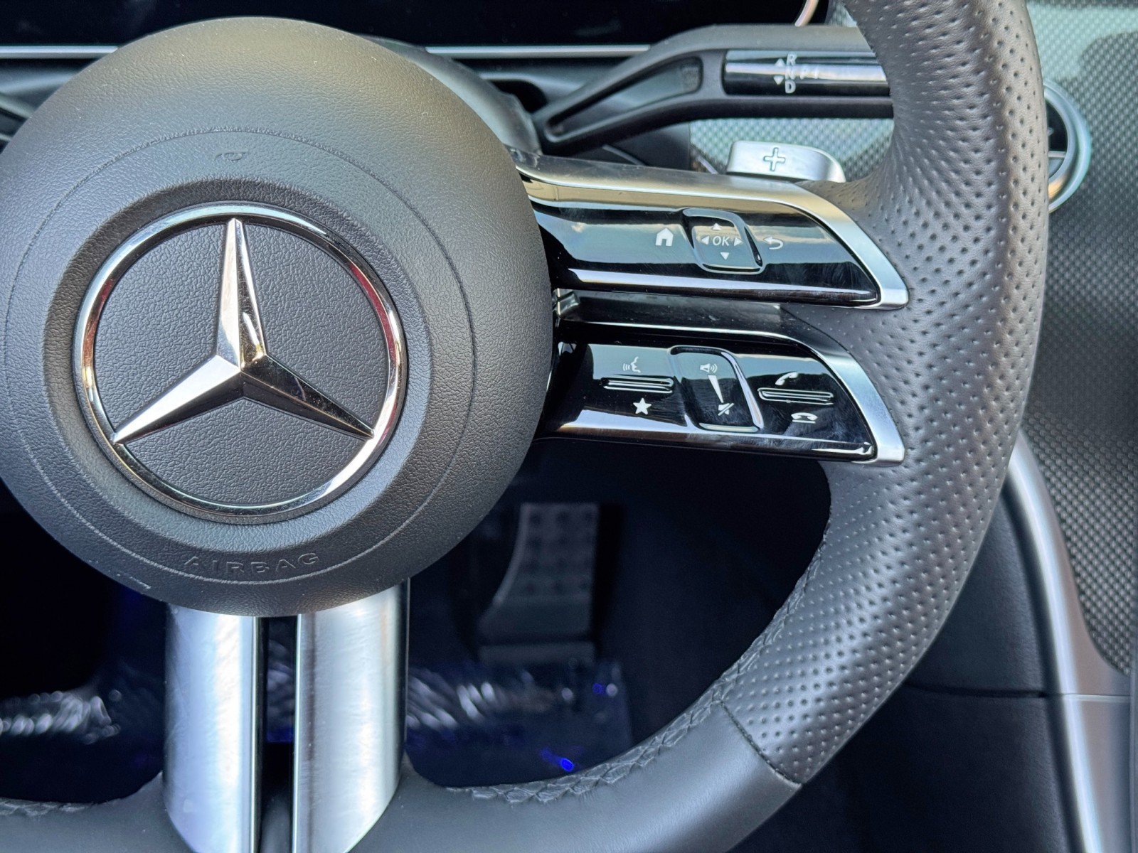 Used 2025 Mercedes-Benz C 300 Sedan w/ AMG Line w/ Night Package image 23