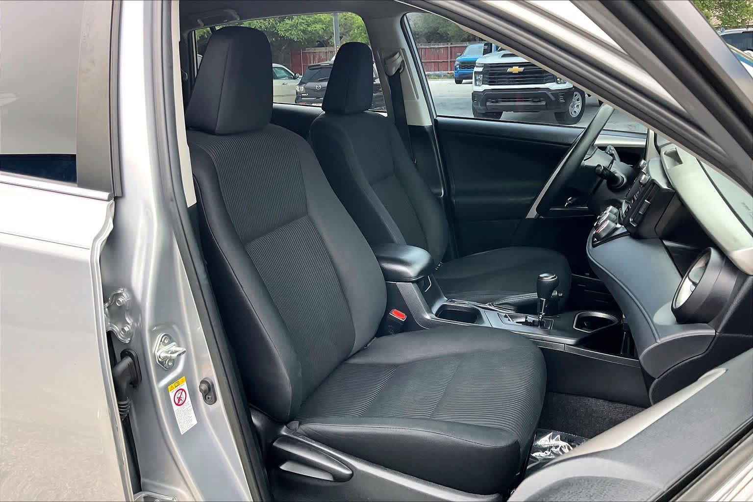 Used 2016 Toyota RAV4 LE FWD image 8