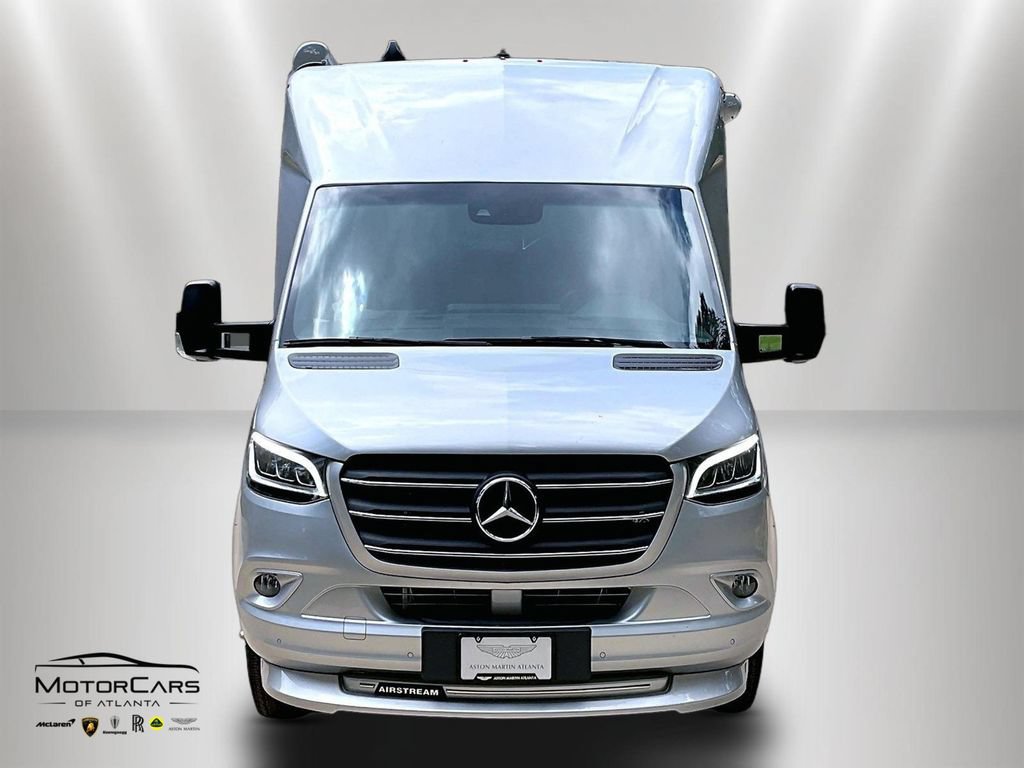 Used 2023 Mercedes-Benz Sprinter 4500 image 3