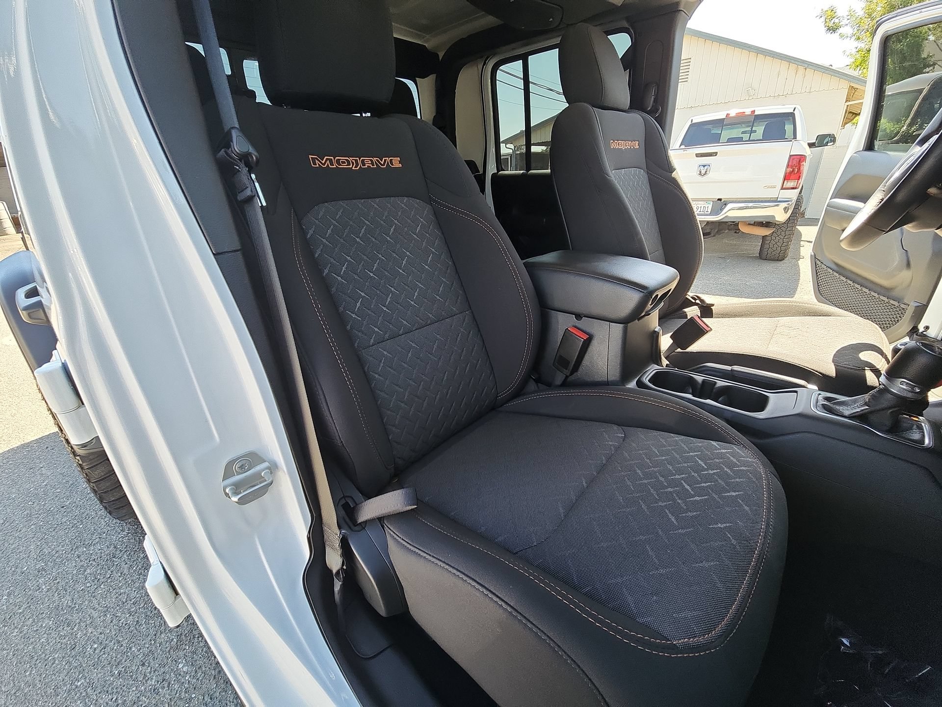 Used 2024 Jeep Gladiator Mojave AWD/4WD image 24