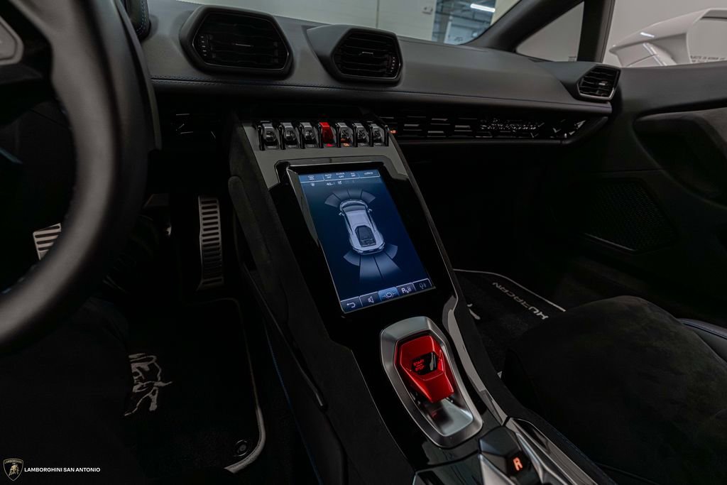 Used 2023 Lamborghini Huracan Tecnica image 35