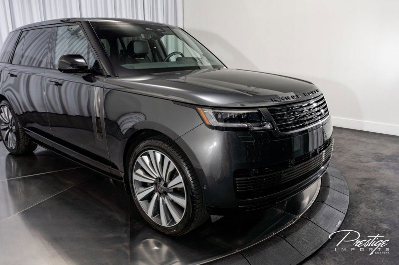 Used 2024 Land Rover Range Rover SV image 2