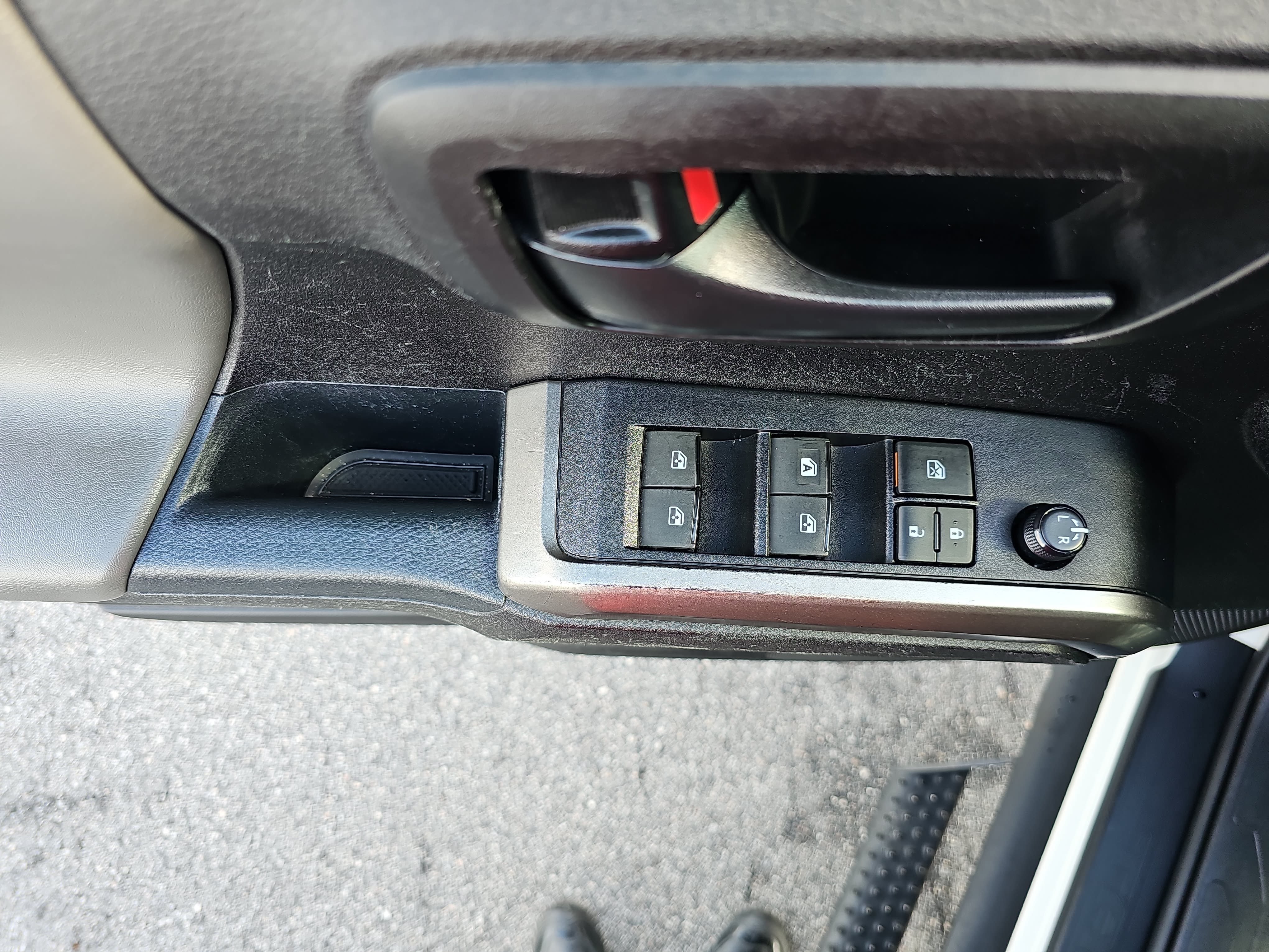 Used 2021 Toyota Tacoma SR5 RWD image 28